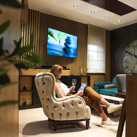 Design Apartment Platinium Spa Lux 5 Star "Havana" Completely Private Wellness & Spa Free Included Sauna & Jacuzzi & Salt Wall & Fire Place & 3D Ceilings & Business Wifi & Netflix & Keyless Code Entry & Full Smart App & Secure 2 Parking Place Cuprija Exterior photo