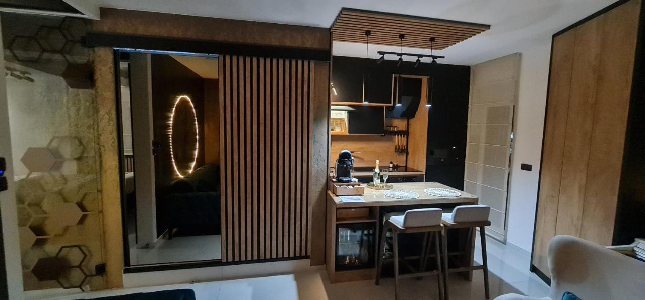 Design Apartment Platinium Spa Lux 5 Star "Havana" Completely Private Wellness & Spa Free Included Sauna & Jacuzzi & Salt Wall & Fire Place & 3D Ceilings & Business Wifi & Netflix & Keyless Code Entry & Full Smart App & Secure 2 Parking Place Cuprija Exterior photo