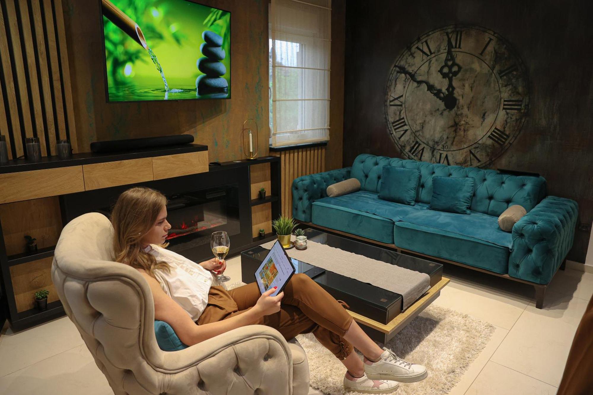 Design Apartment Platinium Spa Lux 5 Star "Havana" Completely Private Wellness & Spa Free Included Sauna & Jacuzzi & Salt Wall & Fire Place & 3D Ceilings & Business Wifi & Netflix & Keyless Code Entry & Full Smart App & Secure 2 Parking Place Cuprija Exterior photo
